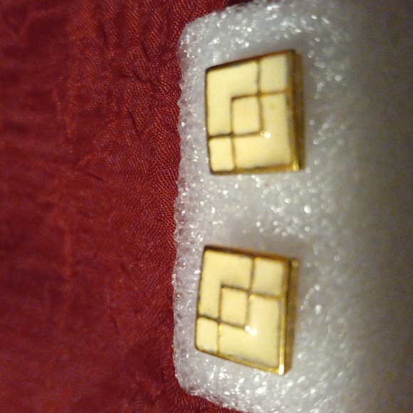 Vintage Monet studded earrings - Picture 2 of 3